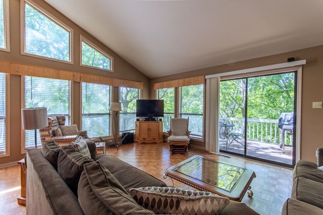 1720 POINT GRAND DR, Savannah, TN 38365