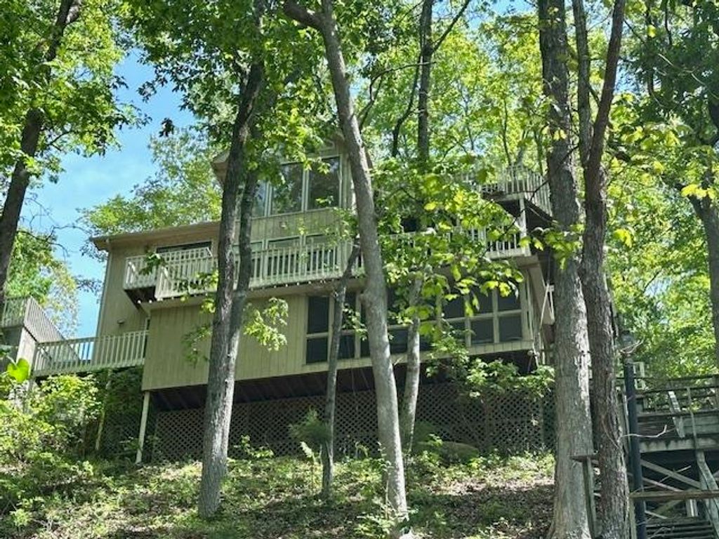 1720 POINT GRAND DR, Savannah, TN 38365