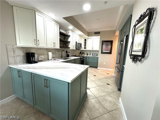 325 Dunes BLVD 306, Naples, FL 34110
