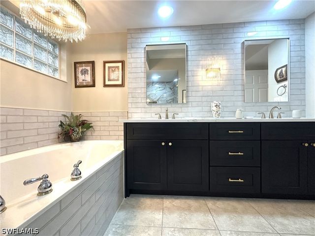 325 Dunes BLVD 306, Naples, FL 34110