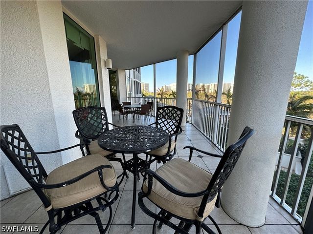 325 Dunes BLVD 306, Naples, FL 34110