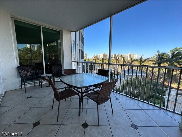 325 Dunes BLVD 306, Naples, FL 34110