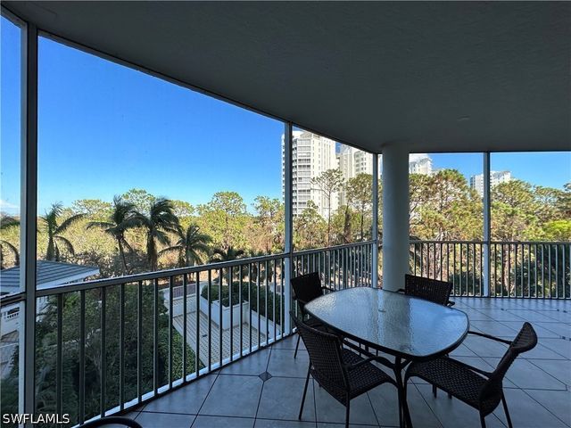 325 Dunes BLVD 306, Naples, FL 34110