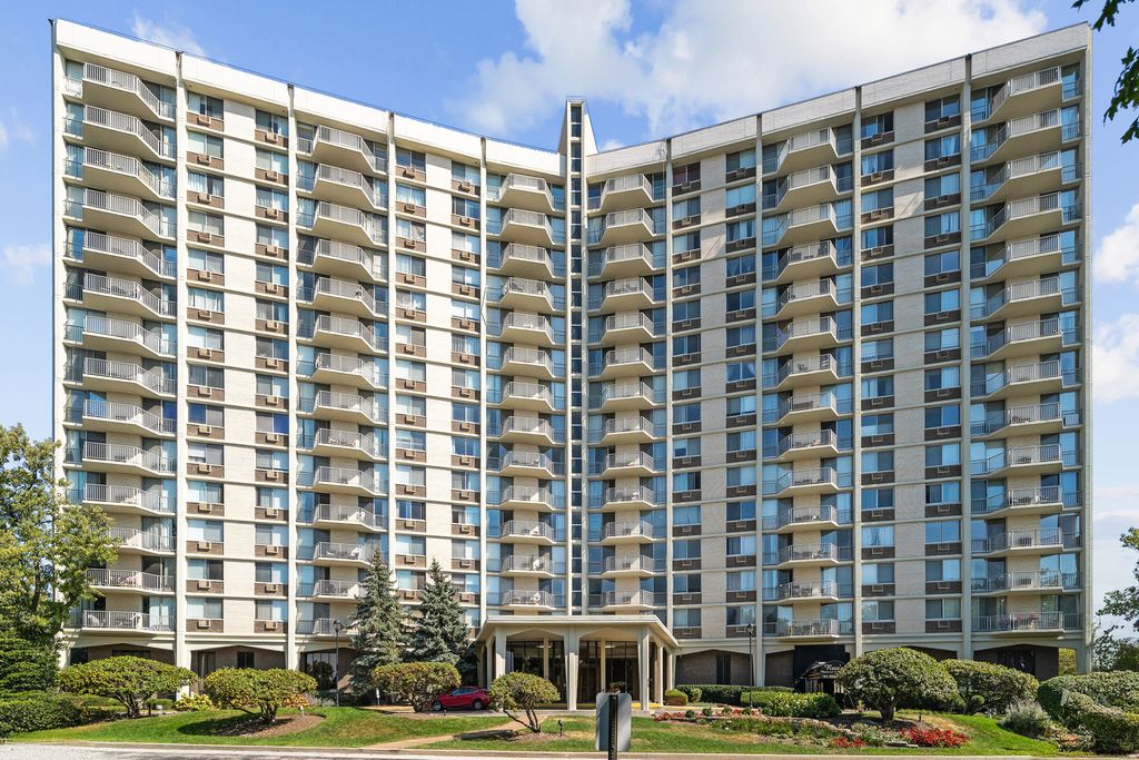 40 N TOWER Road 1E, Oak Brook, IL 60523 — exterior