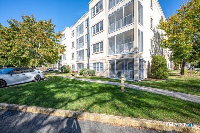 75 Washington Avenue 8-205, Hamden, CT 06518