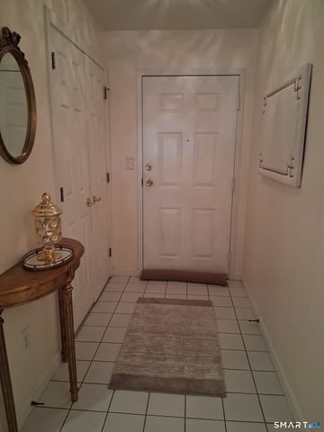 75 Washington Avenue 8-205, Hamden, CT 06518