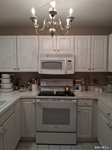 75 Washington Avenue 8-205, Hamden, CT 06518