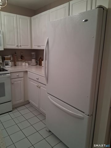 75 Washington Avenue 8-205, Hamden, CT 06518