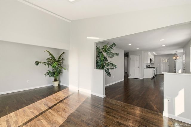 25 Whitetail Lane, Commack, NY 11725