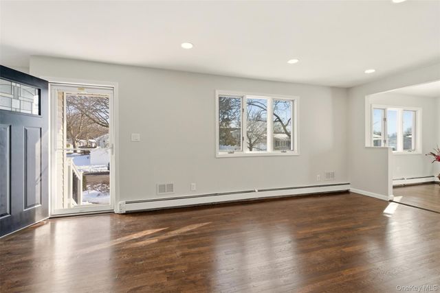 25 Whitetail Lane, Commack, NY 11725