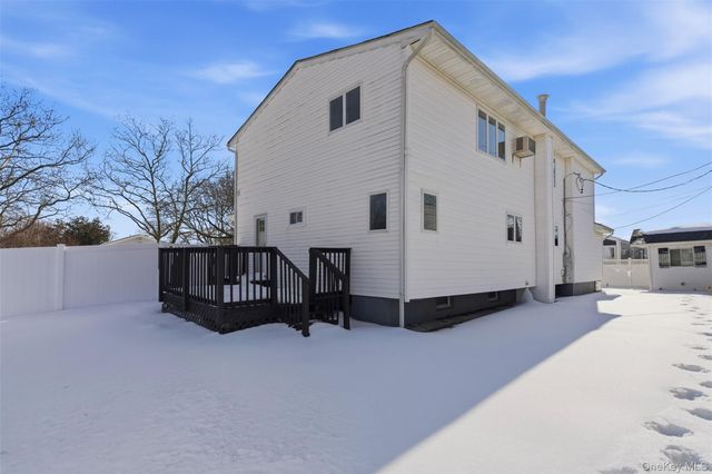 25 Whitetail Lane, Commack, NY 11725