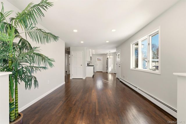 25 Whitetail Lane, Commack, NY 11725