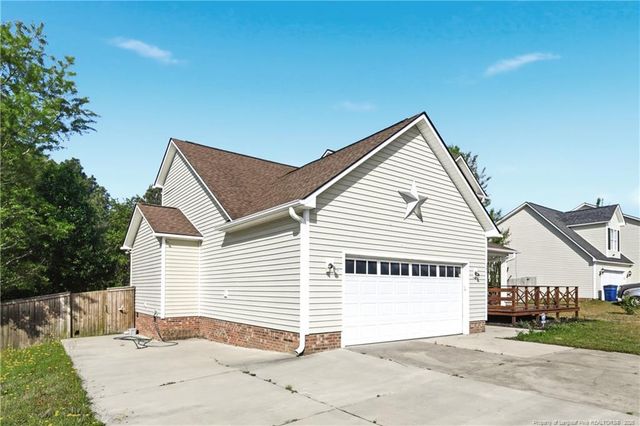 246 Fallingleaf Drive, Raeford, NC 28376