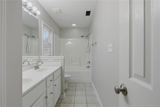 246 Fallingleaf Drive, Raeford, NC 28376