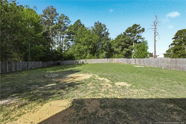 246 Fallingleaf Drive, Raeford, NC 28376