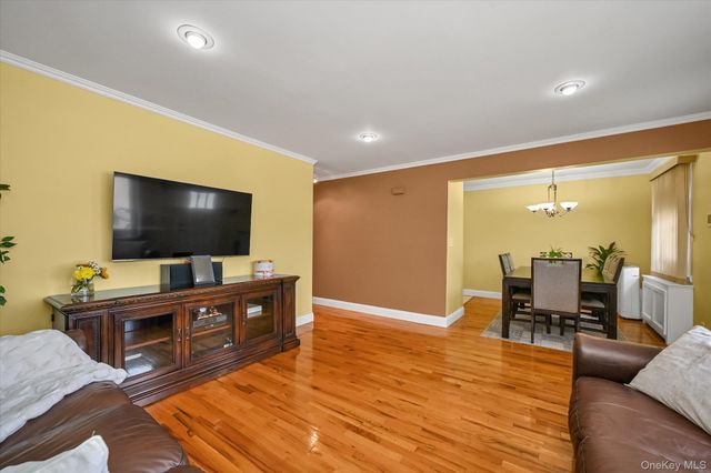 126 Roeckel Avenue, Valley Stream, NY 11580