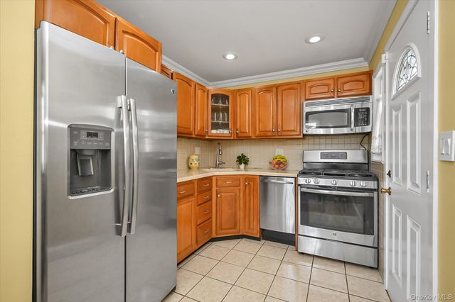 126 Roeckel Avenue, Valley Stream, NY 11580