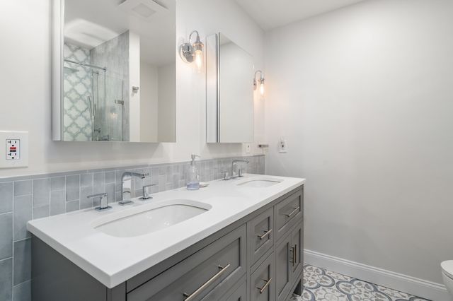 1081 Beacon 8, Brookline, MA 02446