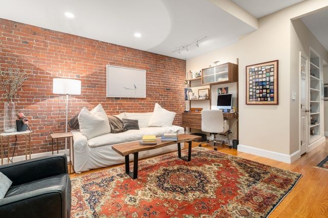 1081 Beacon 8, Brookline, MA 02446