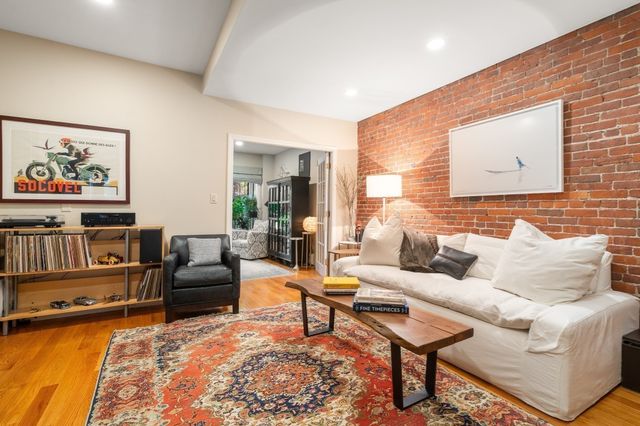 1081 Beacon 8, Brookline, MA 02446