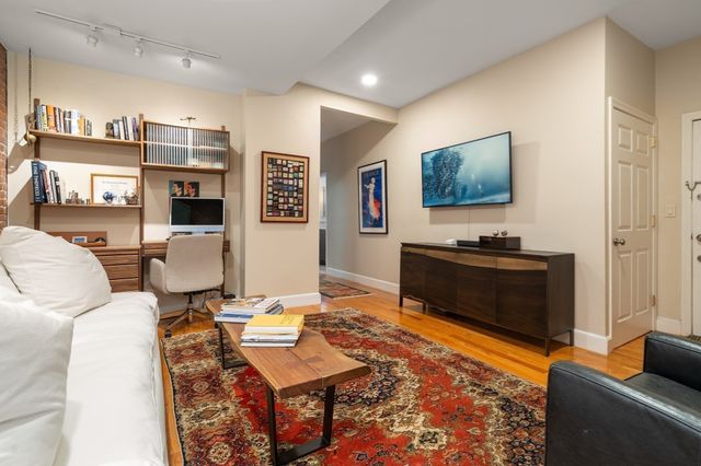 1081 Beacon 8, Brookline, MA 02446