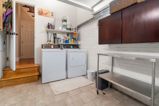 1081 Beacon 8, Brookline, MA 02446