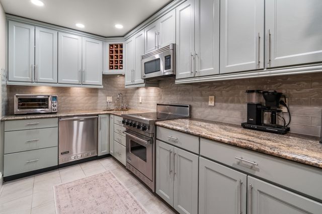1081 Beacon 8, Brookline, MA 02446