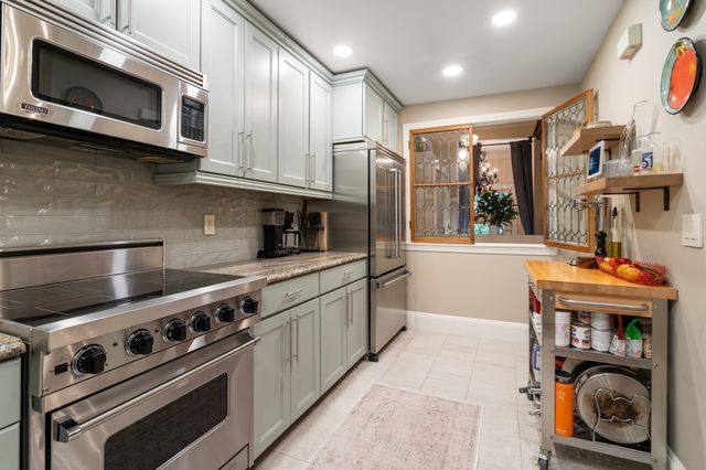 1081 Beacon 8, Brookline, MA 02446