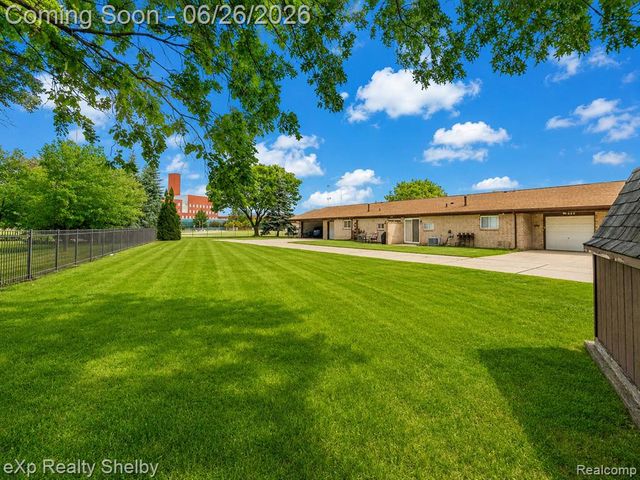 29417 Park Place Drive, Warren, MI 48093