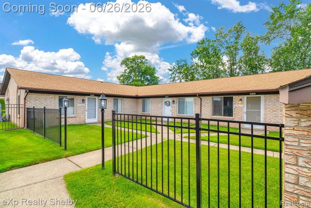29417 Park Place Drive, Warren, MI 48093