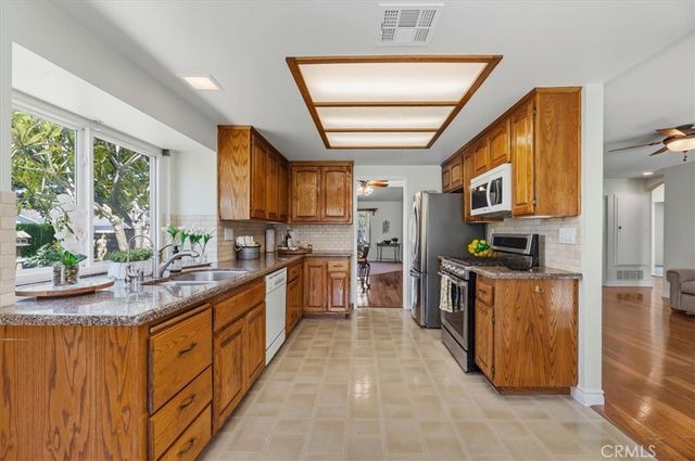 1309 Oxford Circle, Corona, CA 92878