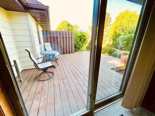 1113 N Wuthering Hills Drive, Janesville, WI 53546