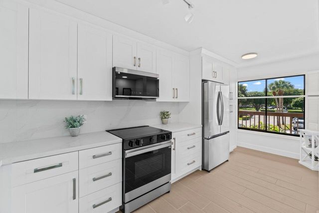 10092 Cedar Point Boulevard 204, Boynton Beach, FL 33437