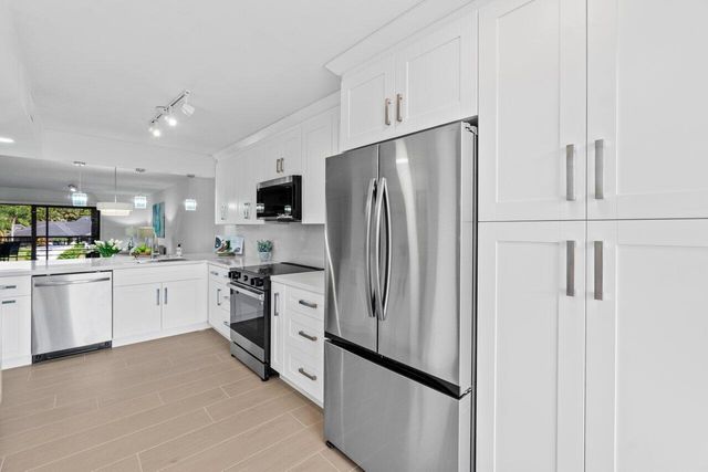 10092 Cedar Point Boulevard 204, Boynton Beach, FL 33437