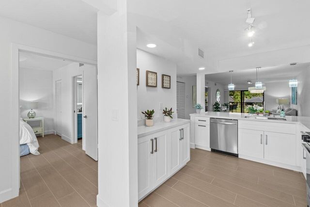 10092 Cedar Point Boulevard 204, Boynton Beach, FL 33437