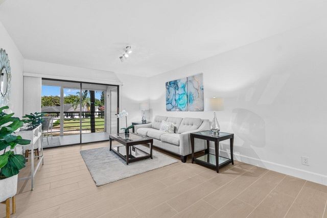 10092 Cedar Point Boulevard 204, Boynton Beach, FL 33437