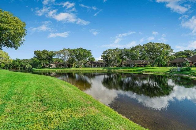 10092 Cedar Point Boulevard 204, Boynton Beach, FL 33437
