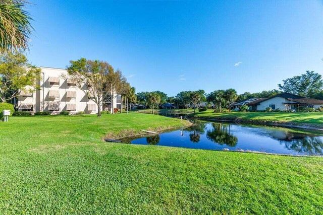 10092 Cedar Point Boulevard 204, Boynton Beach, FL 33437