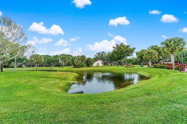 10092 Cedar Point Boulevard 204, Boynton Beach, FL 33437