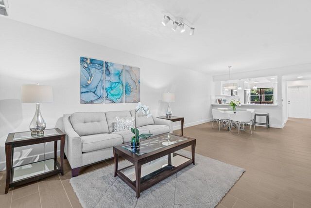 10092 Cedar Point Boulevard 204, Boynton Beach, FL 33437