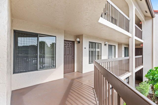 10092 Cedar Point Boulevard 204, Boynton Beach, FL 33437