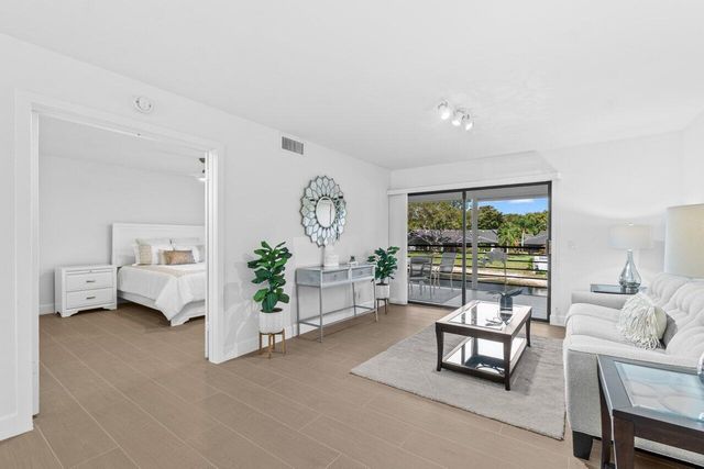 10092 Cedar Point Boulevard 204, Boynton Beach, FL 33437