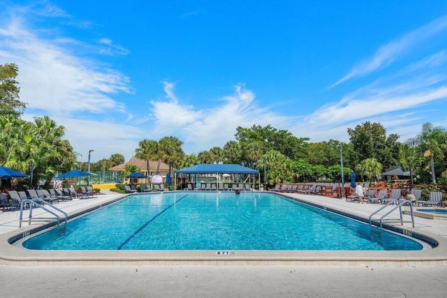 10092 Cedar Point Boulevard 204, Boynton Beach, FL 33437