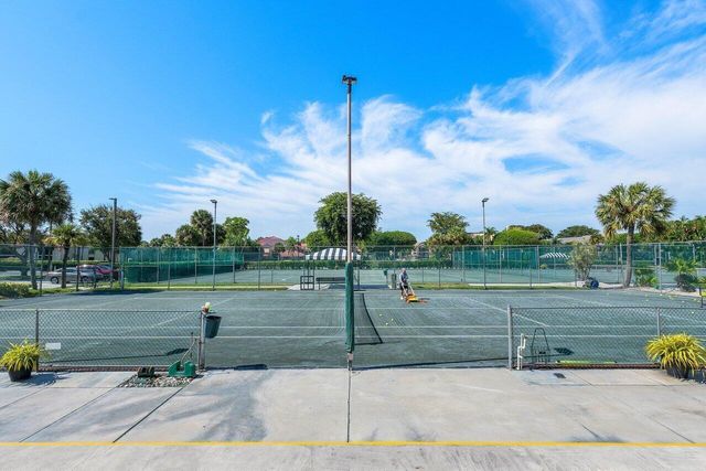 10092 Cedar Point Boulevard 204, Boynton Beach, FL 33437