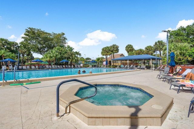 10092 Cedar Point Boulevard 204, Boynton Beach, FL 33437