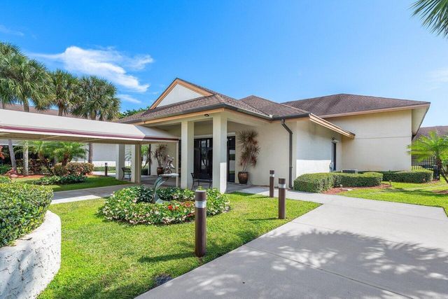 10092 Cedar Point Boulevard 204, Boynton Beach, FL 33437