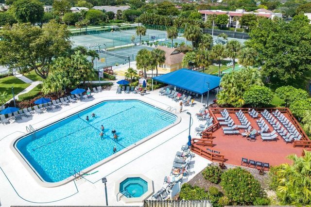 10092 Cedar Point Boulevard 204, Boynton Beach, FL 33437