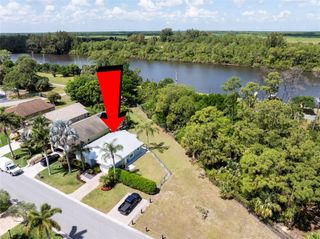 8904 SW Fishermans Wharf Dr, Stuart, FL 34997