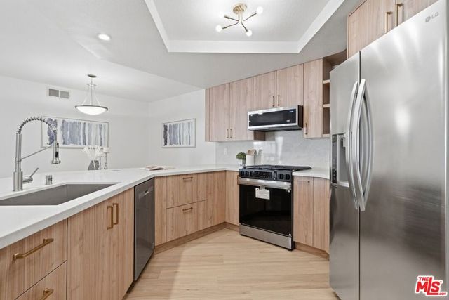 1633 S Bentley Avenue 101, Los Angeles, CA 90025