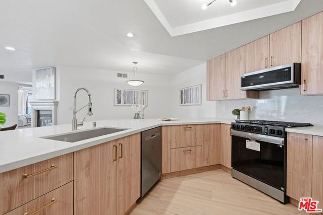 1633 S Bentley Avenue 101, Los Angeles, CA 90025